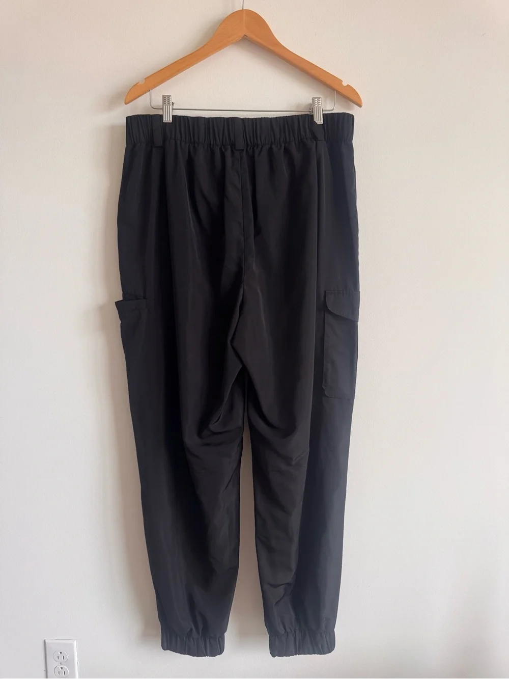 Alo Yoga | High Waist Break Line Celana Cargo Jogger Pants - Black Large